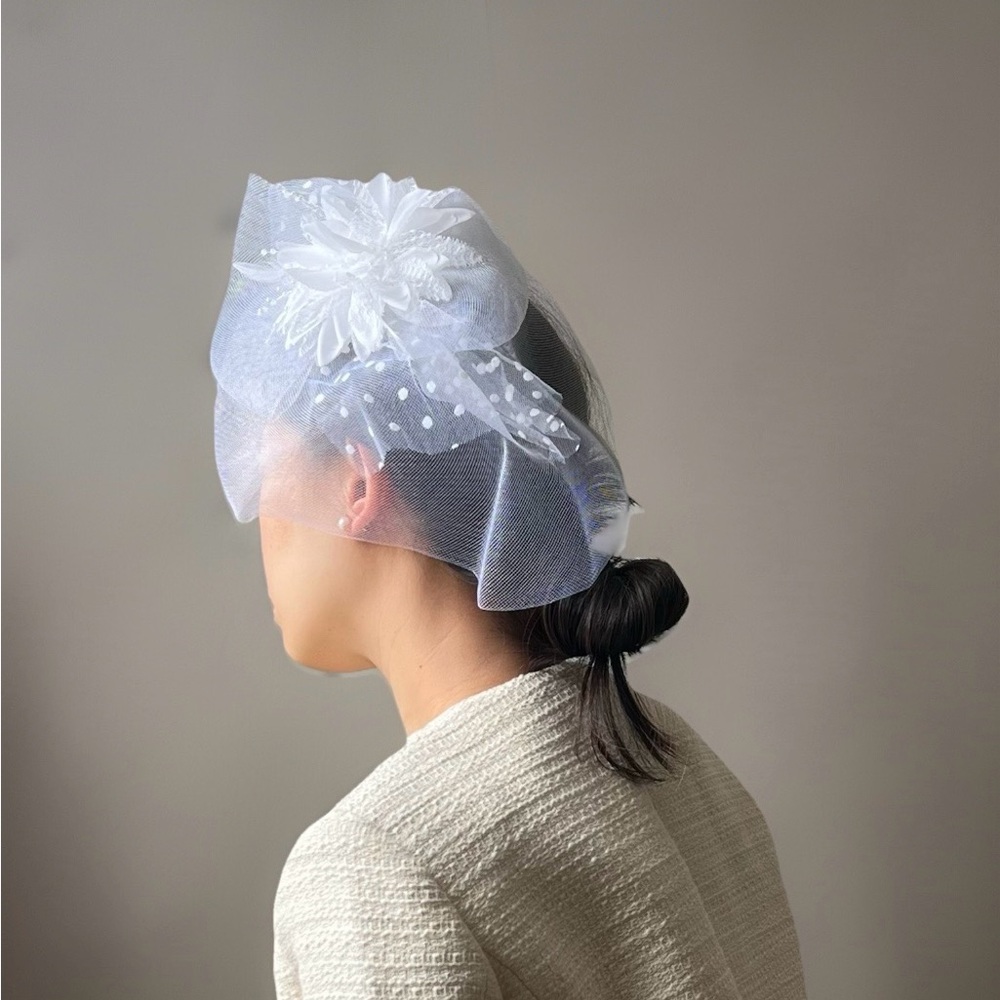 NWOT White Flower Mesh Fascinator Headpiece